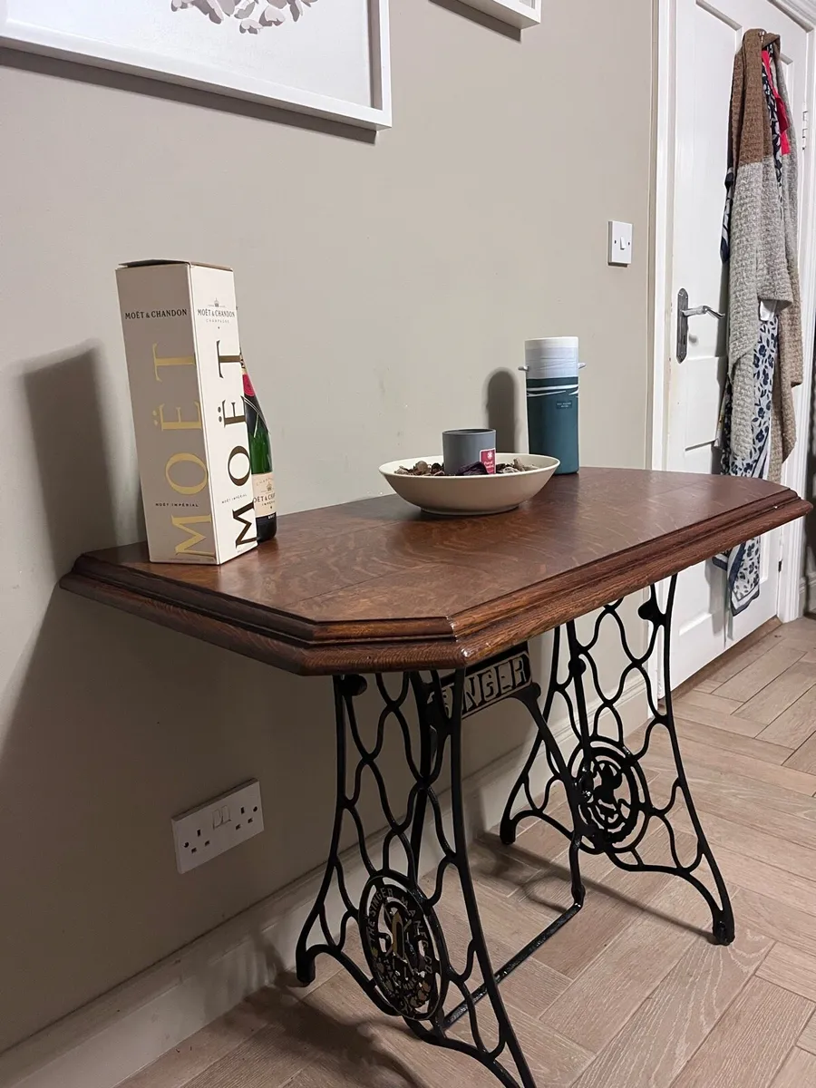 Bespoke oak singer table - Image 4