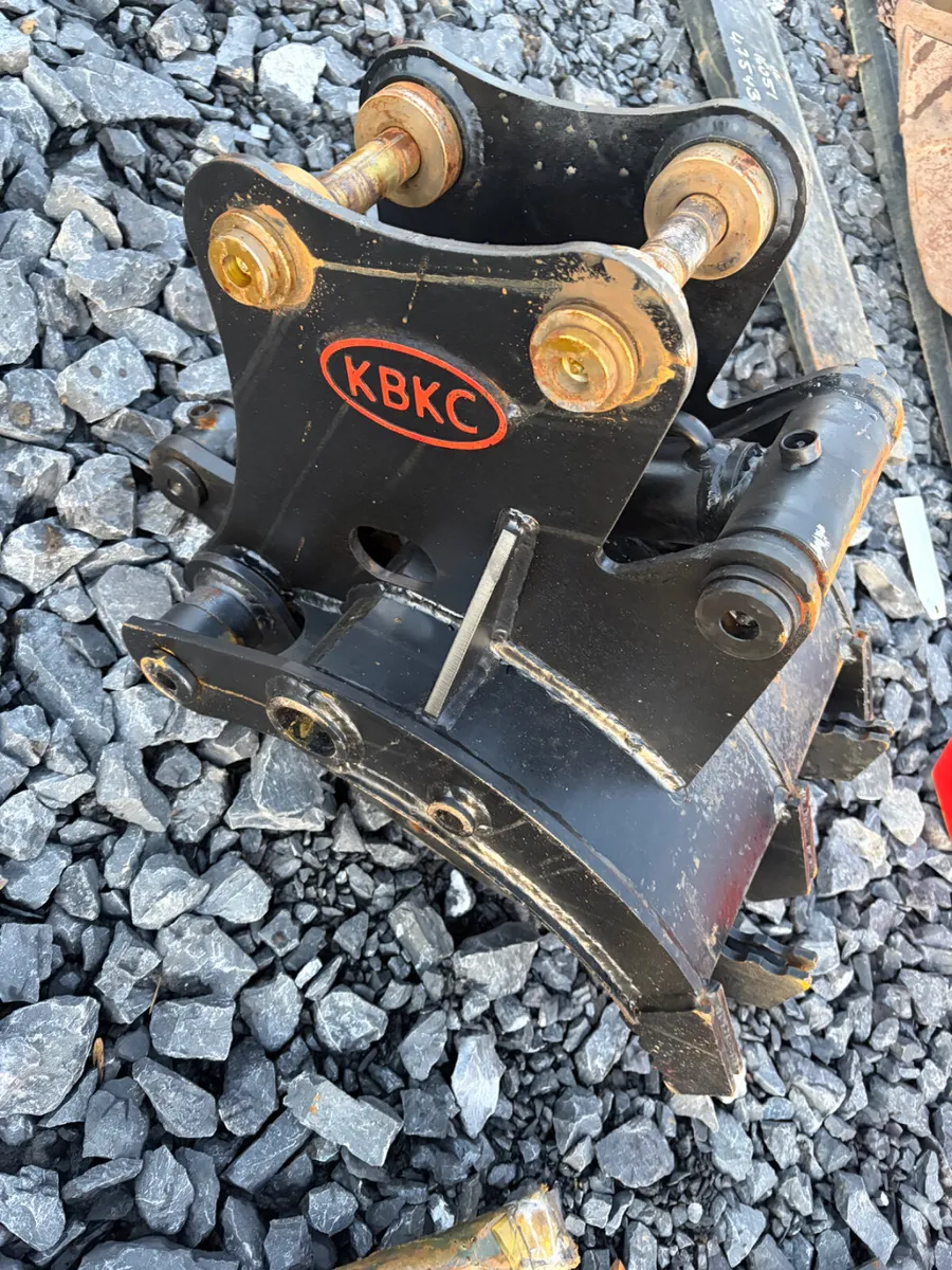 Unused KbKc hydraulic grab to suit 3t digger - Image 1