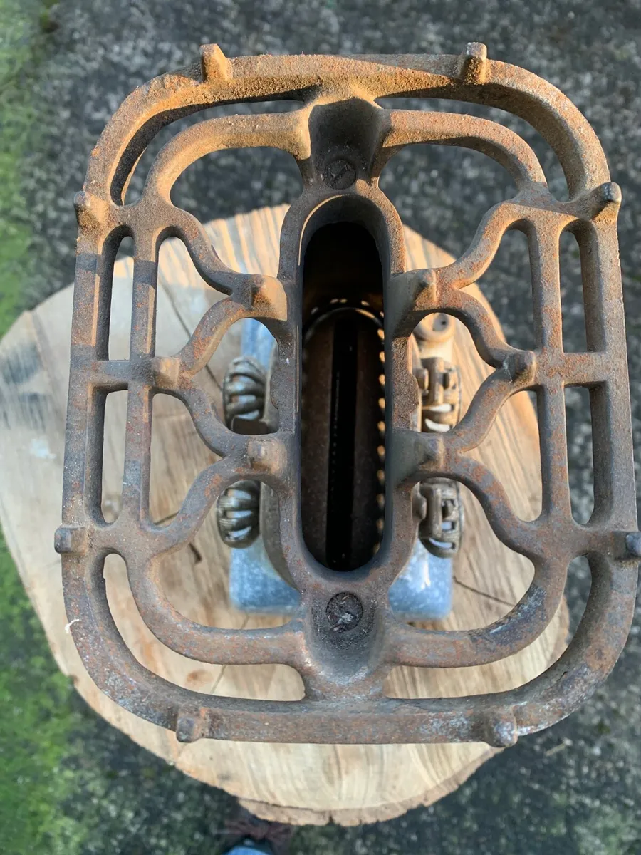 Vintage Beatrice Paraffin Stove - Image 3