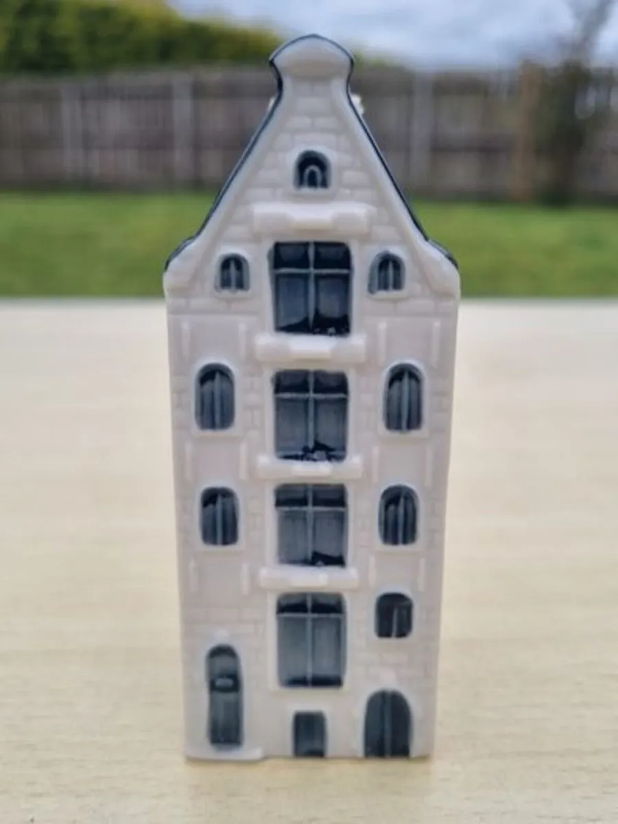 KLM Delft Blue miniature townhouse - Image 1