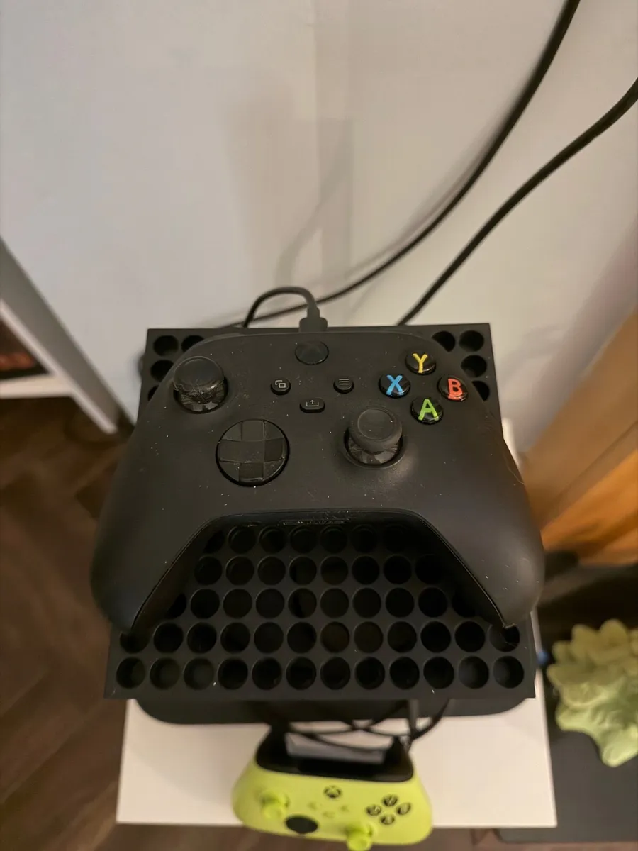 Xbox Series X - Image 1