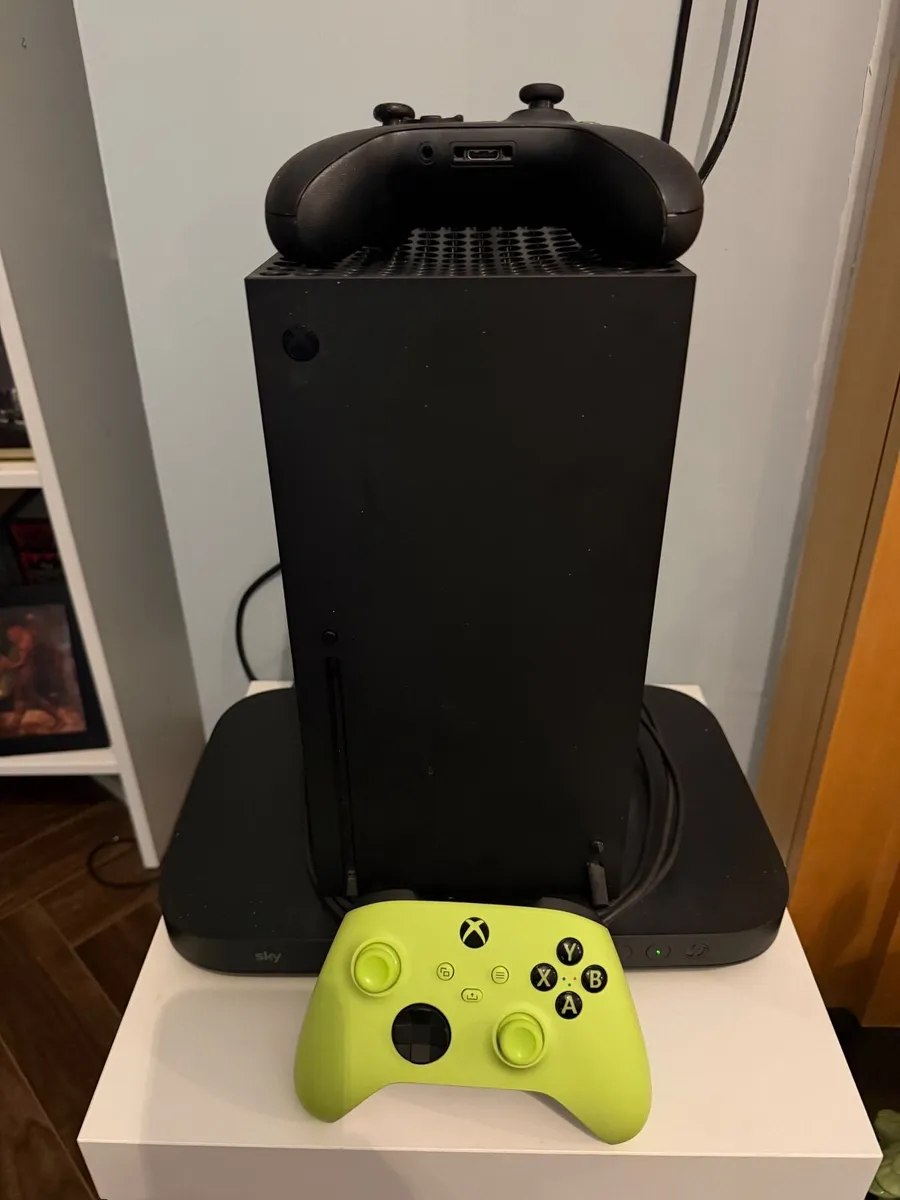 Xbox Series X - Image 2