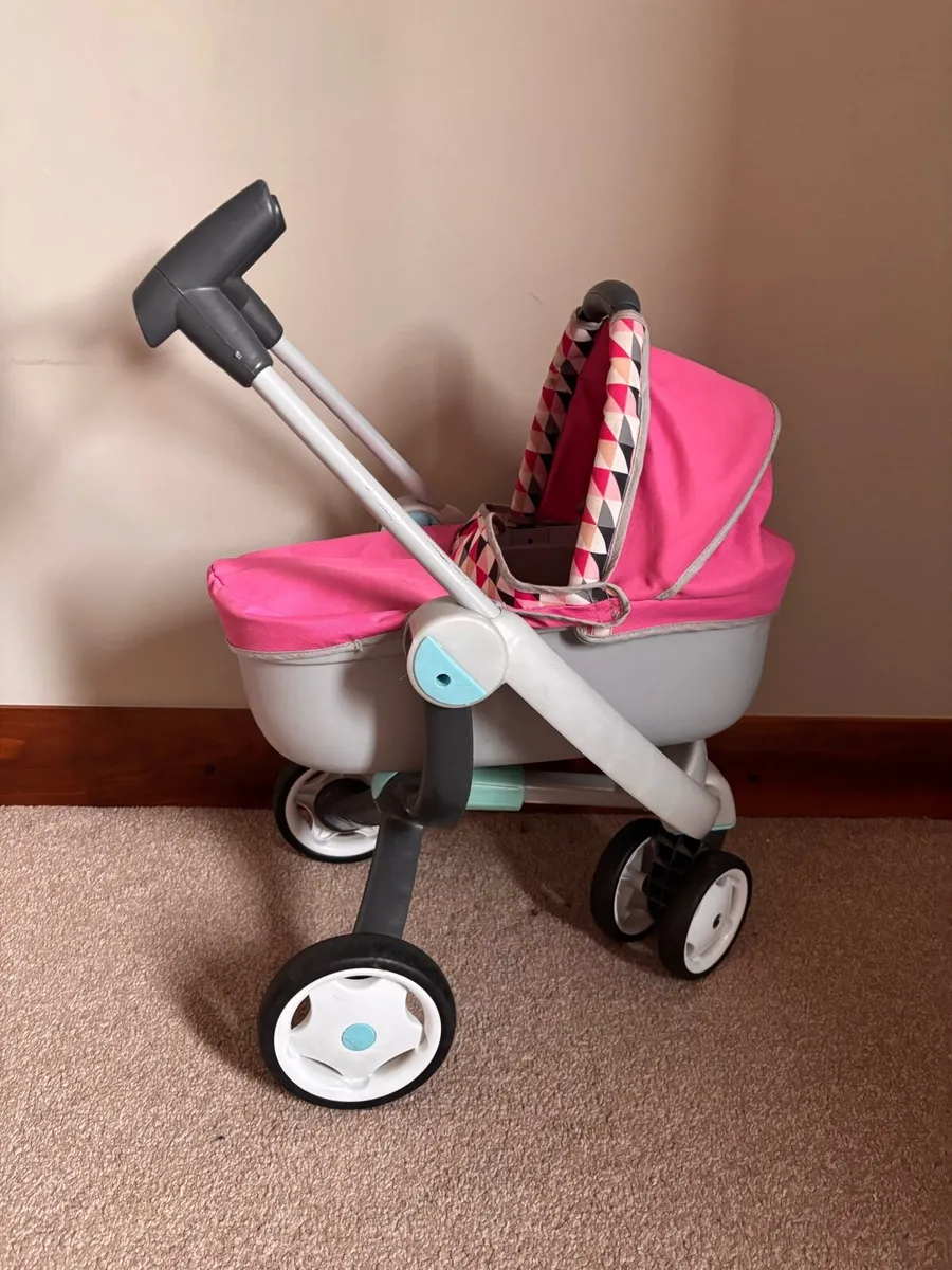 Dolls buggy, pram, cot and car seat - Image 3