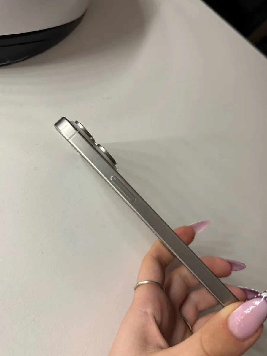 iPhone 15 Pro Max - Image 3