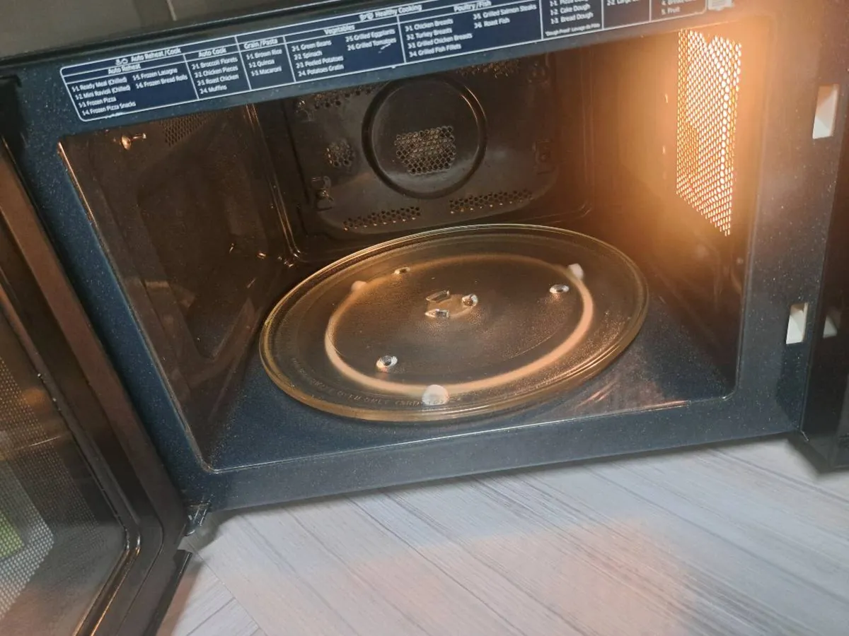 Samsung microwave/oven - Image 4
