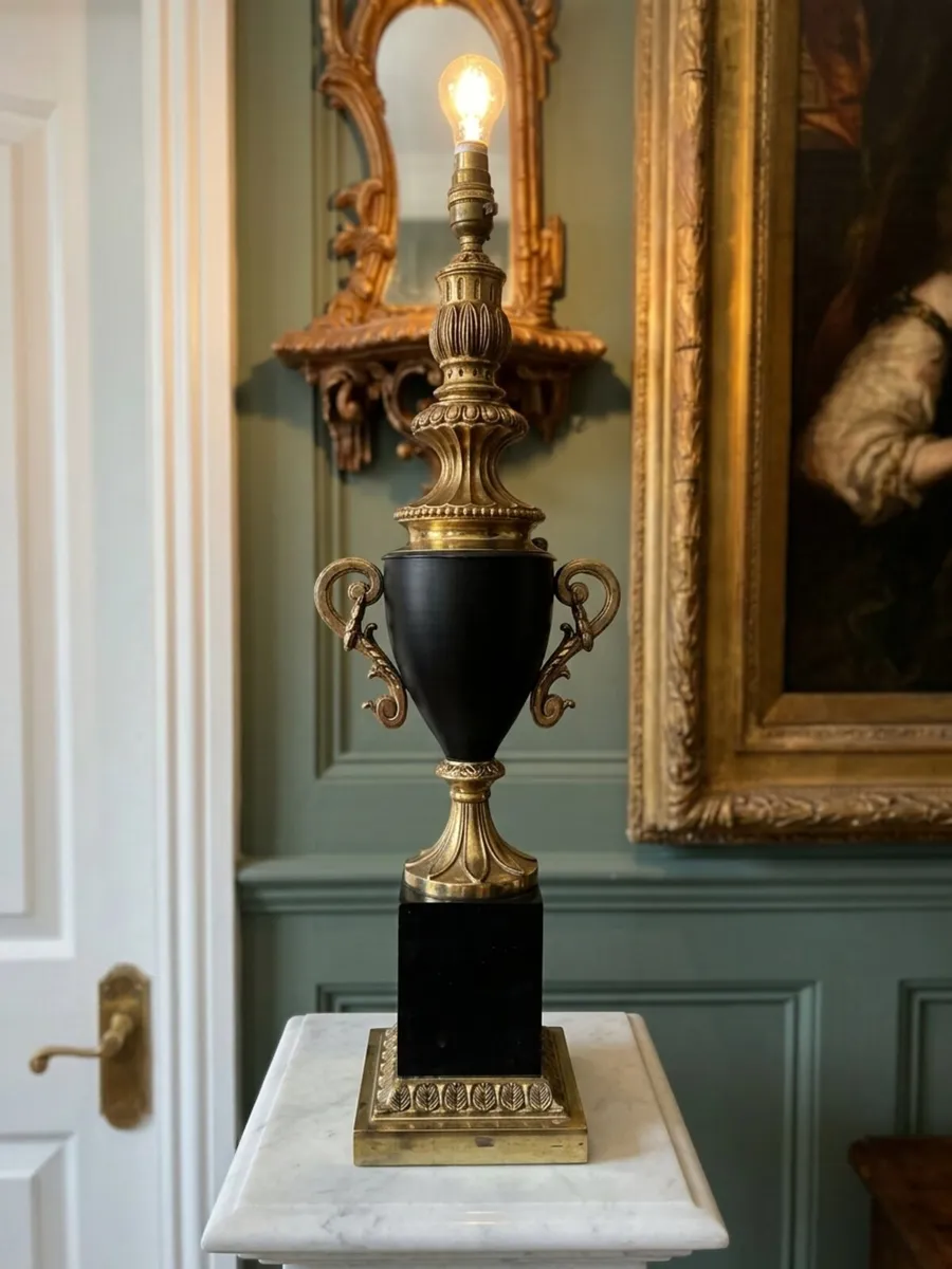 Very tall classical table lamp - Image 1