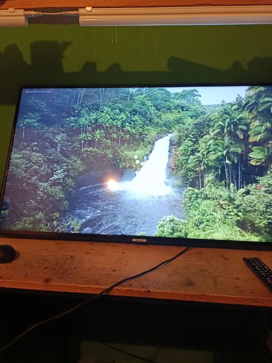 Samsung 43-inch Smart TV - Image 2