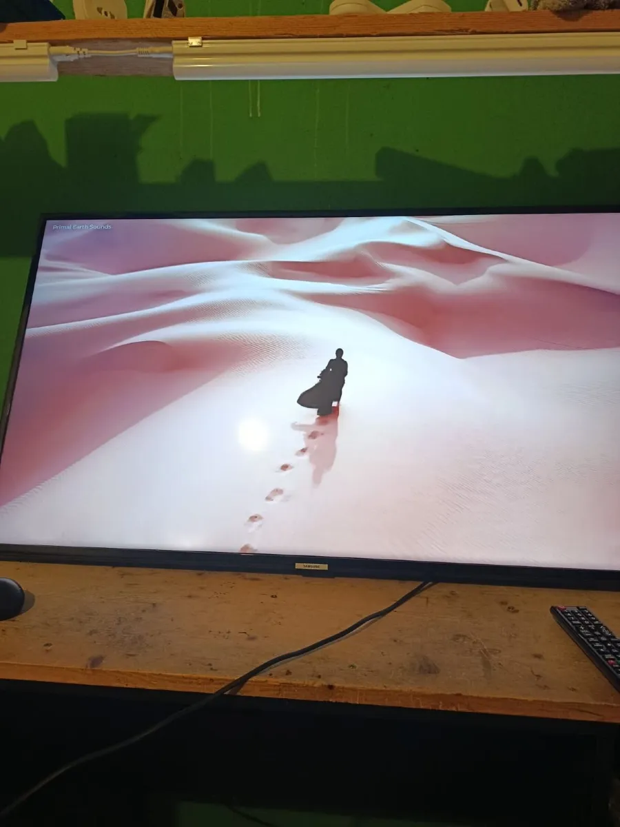 Samsung 43-inch Smart TV - Image 3