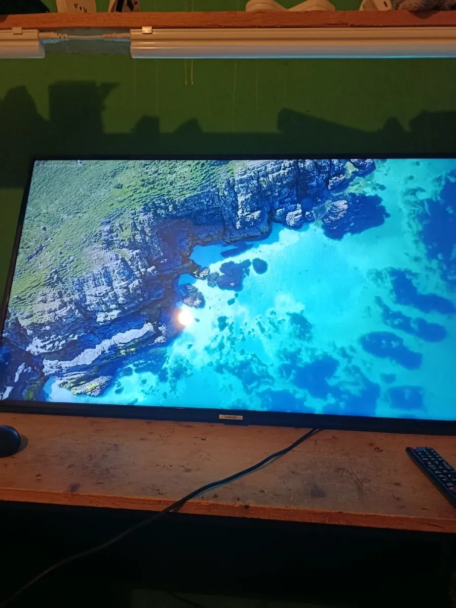 Samsung 43-inch Smart TV - Image 4