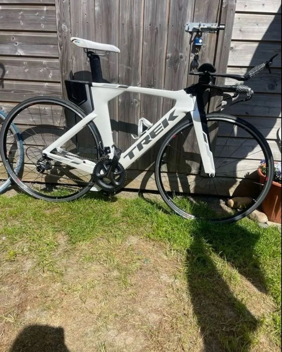 TREK speed concept triathlon bike. Ultegra gears 11 speed. Only used for racing 8-10 times otherwise indoors training - Image 1