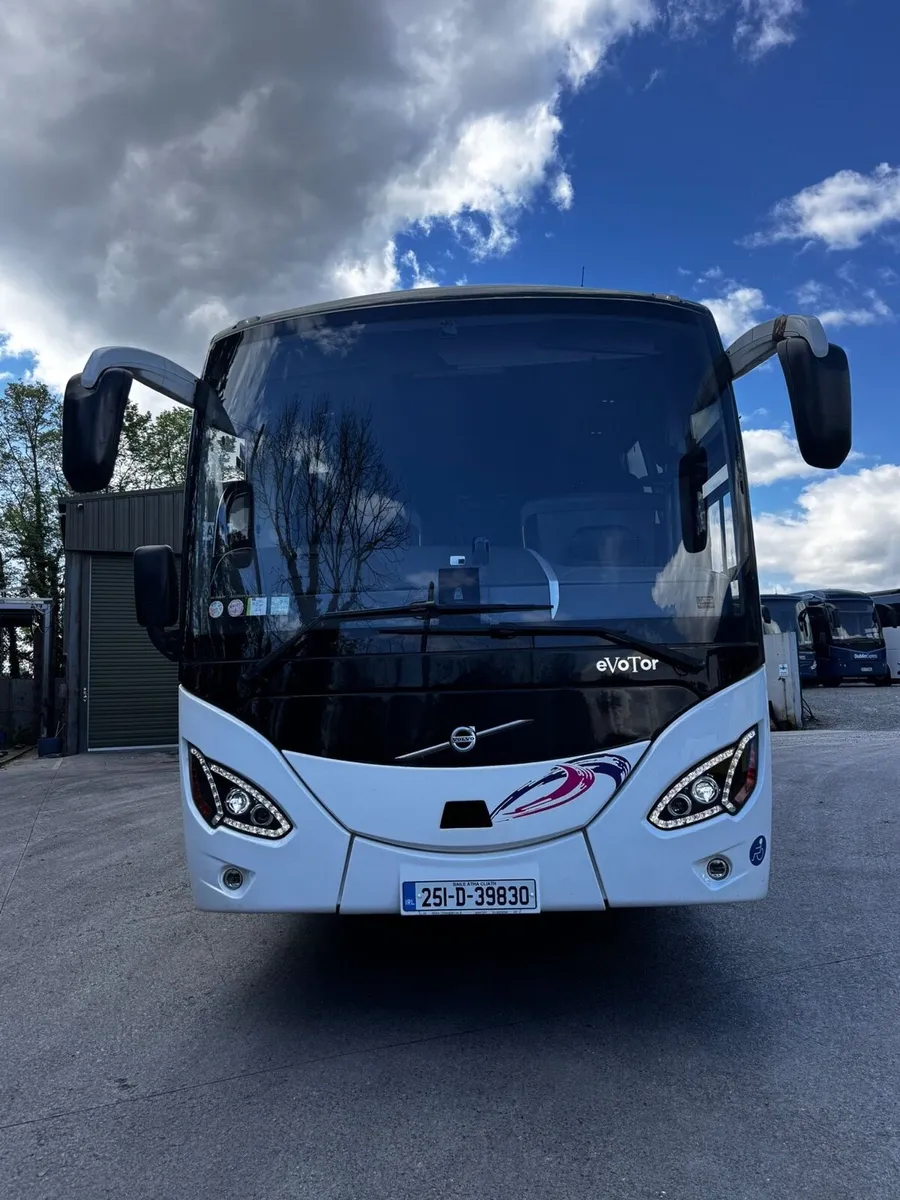 Coach - Image 3