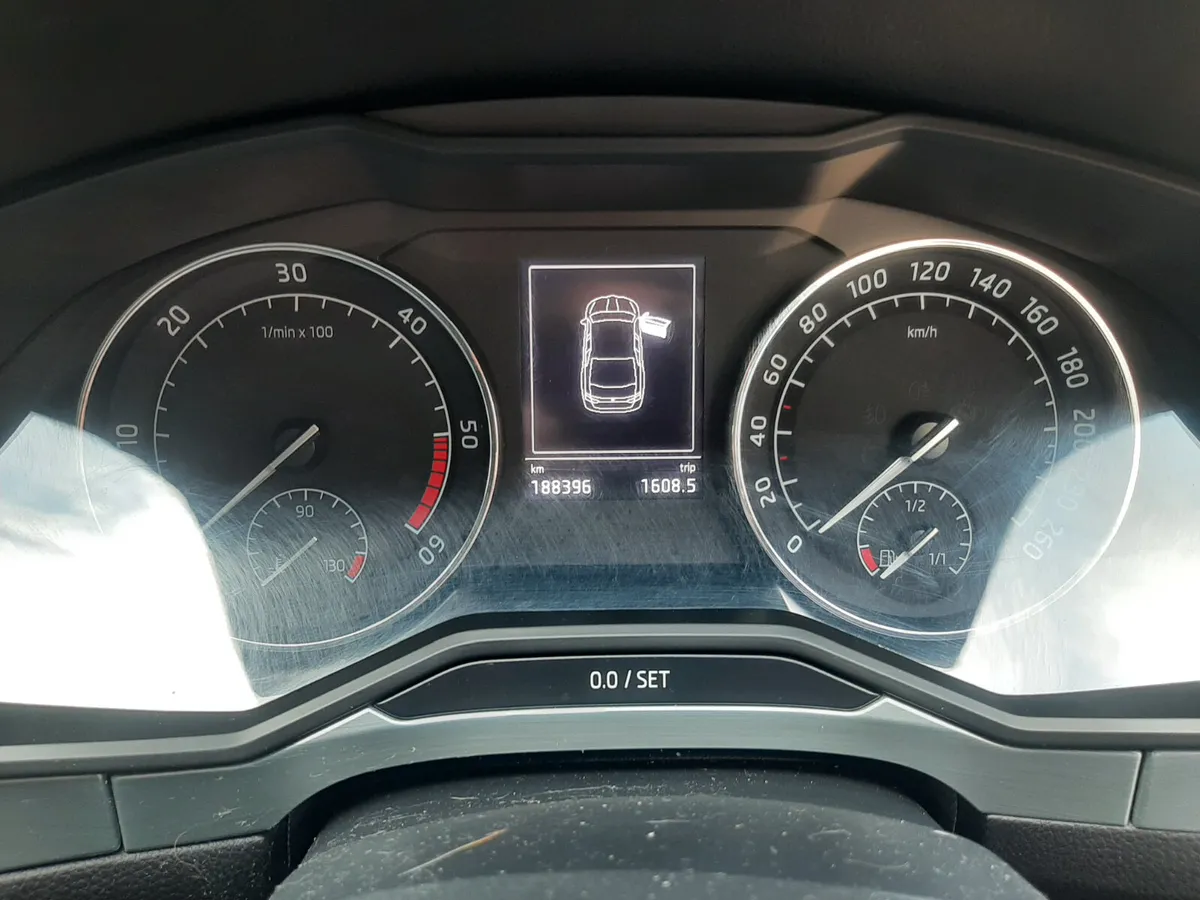 SKODA SUPERB 2019 2.0 TDI DSG AUTOMATIC - Image 3
