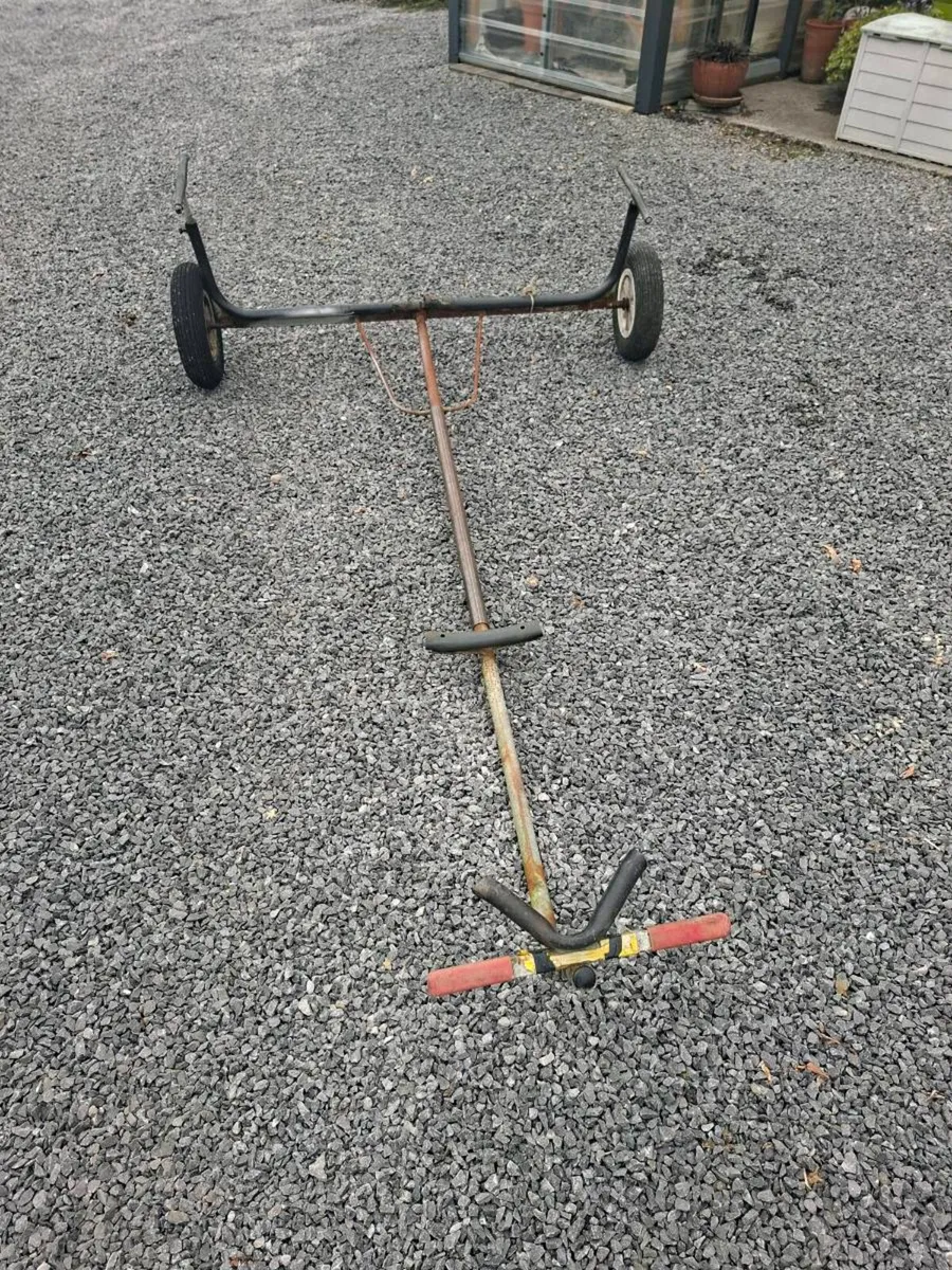Sailing dinghy launching trolley - Image 1