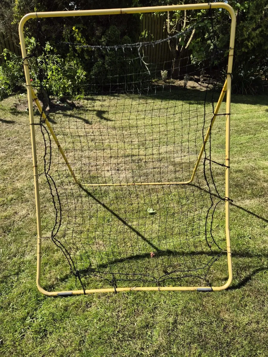 Hurling Rebounder