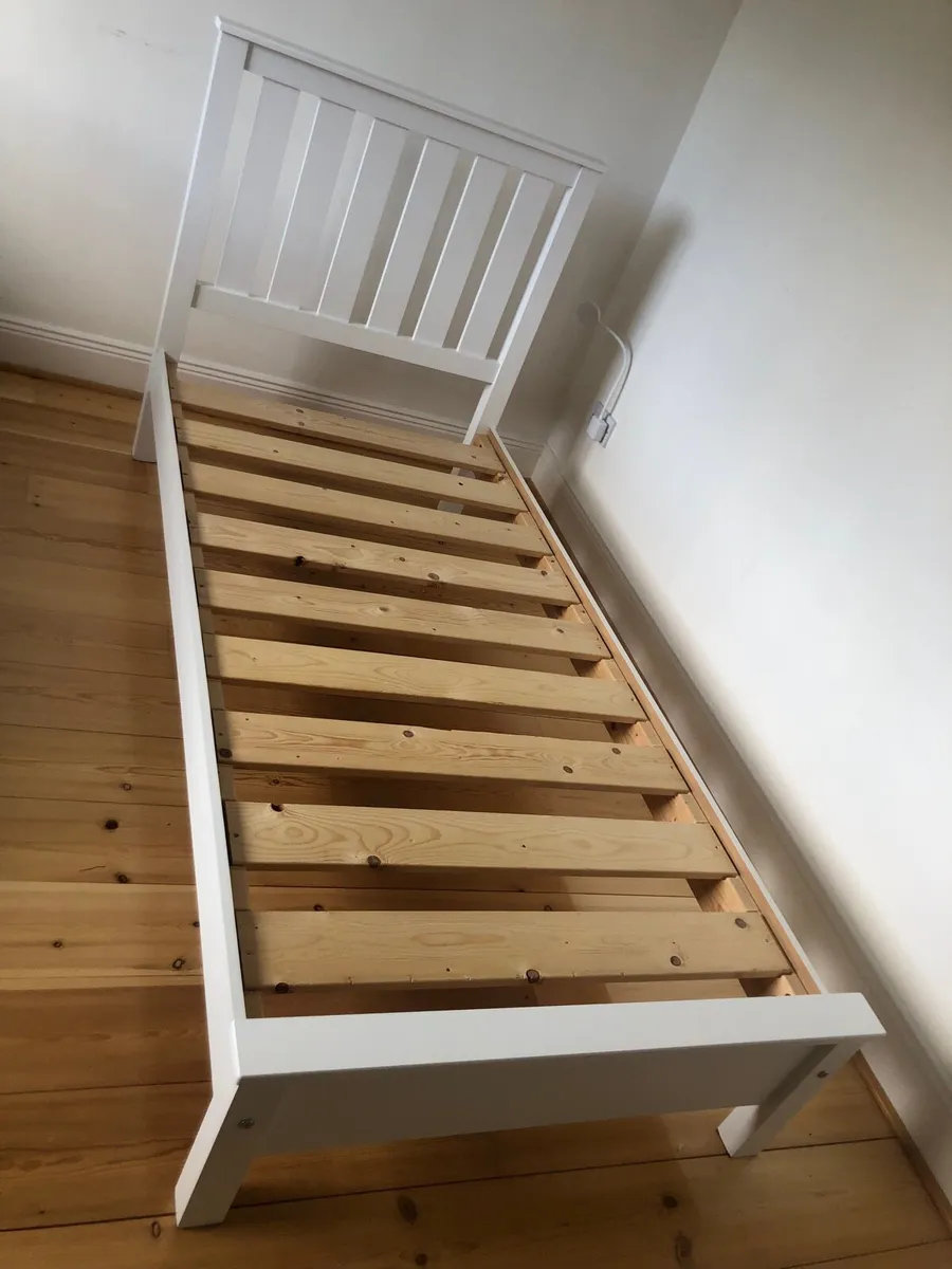 Single bed - Image 1