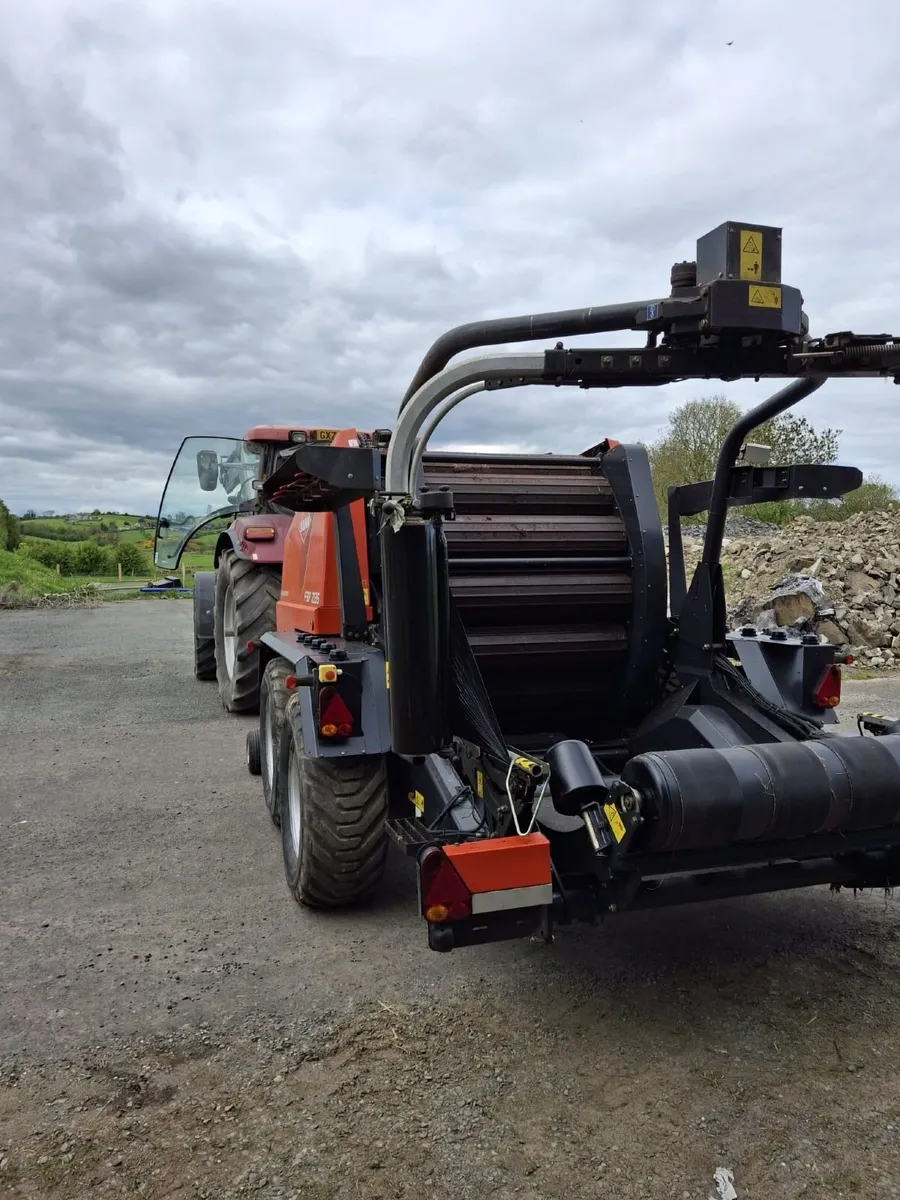 Kuhn round baler - Image 1