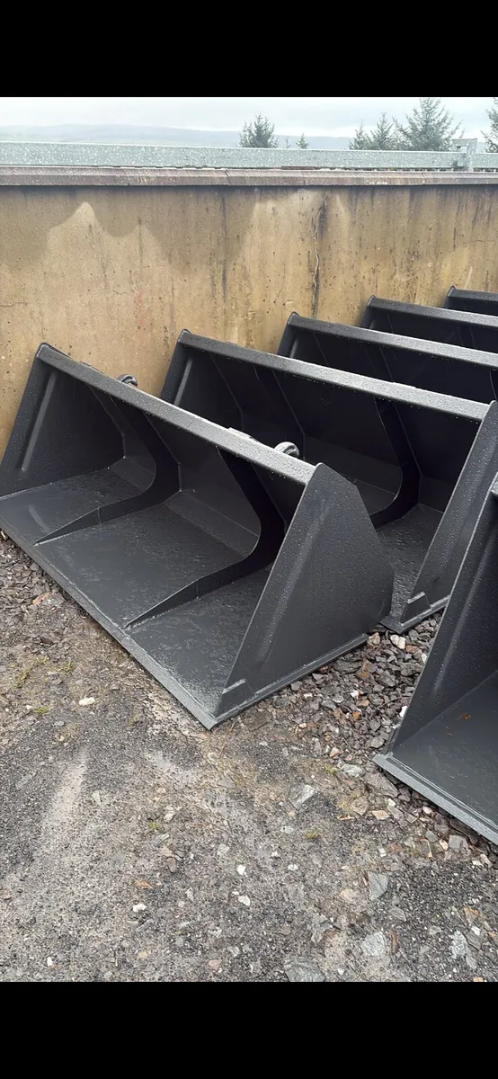 Buckets, pallet forks and grabs from €600 - Image 2