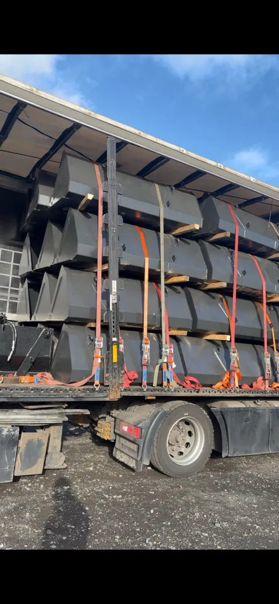 Buckets, pallet forks and grabs from €600 - Image 1