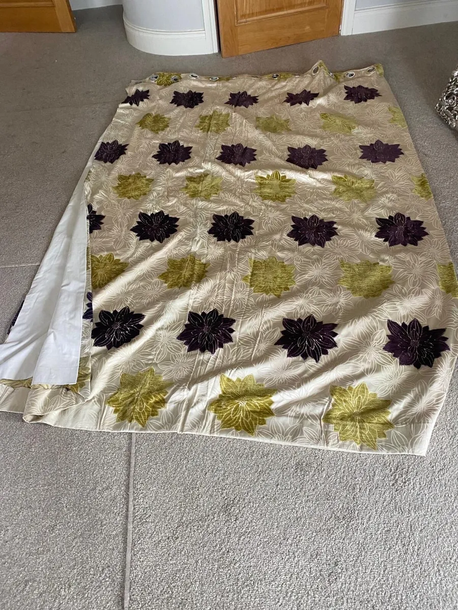 Curtains - Image 3