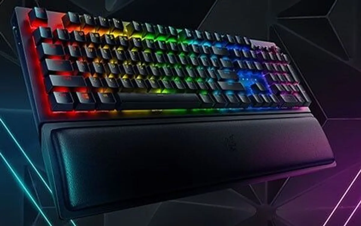 Razer Blackwidow V3 PRO Keyboard (Yellow Switch) - Image 1