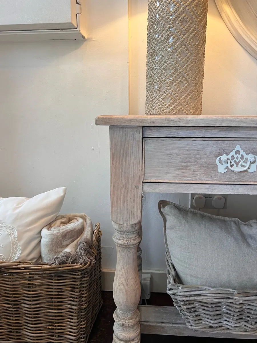 Solid chalked oak sideboard - Image 3