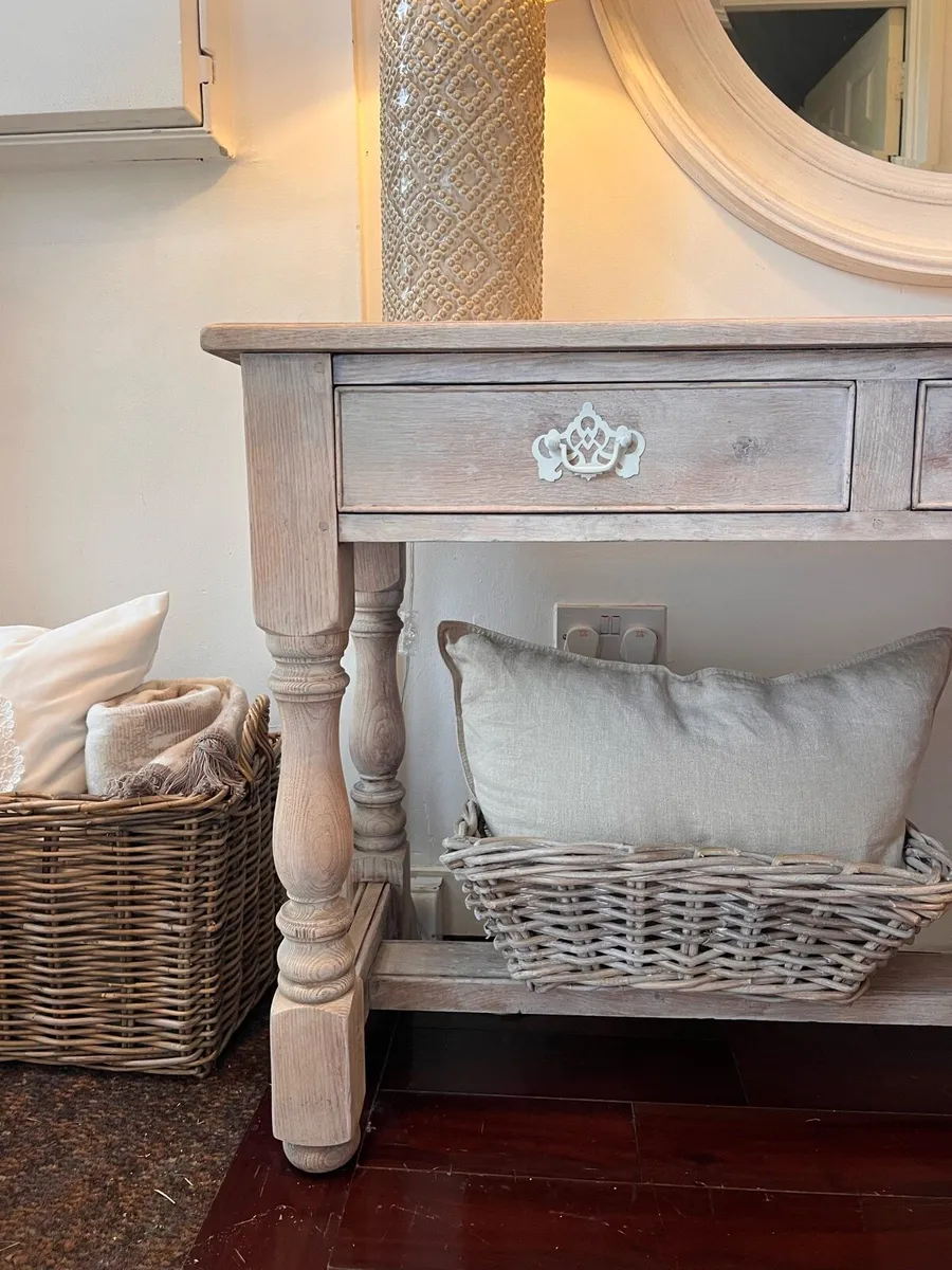 Solid chalked oak sideboard - Image 2