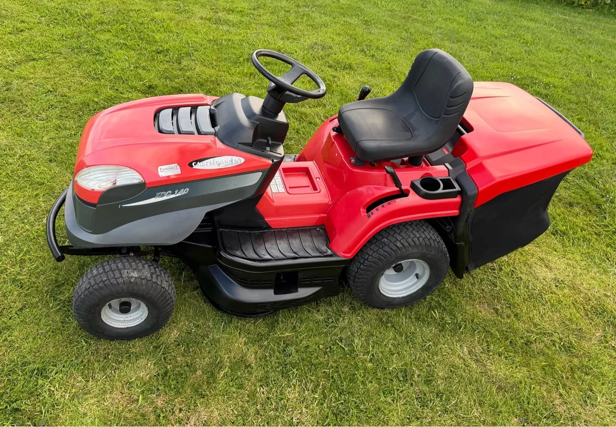 Castlegarden ride on mower - Image 1