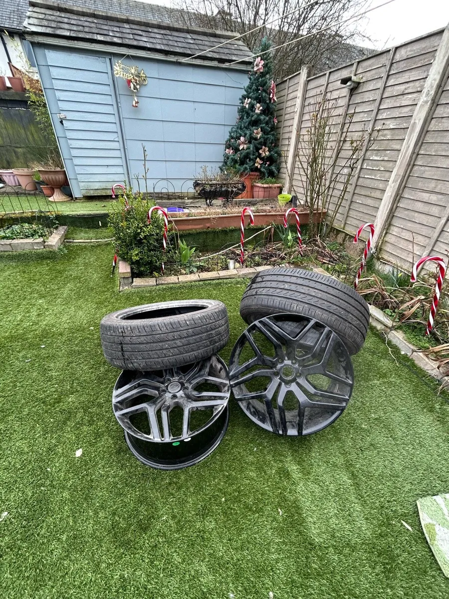 Alloy wheell with tyre 20 inches - Image 1