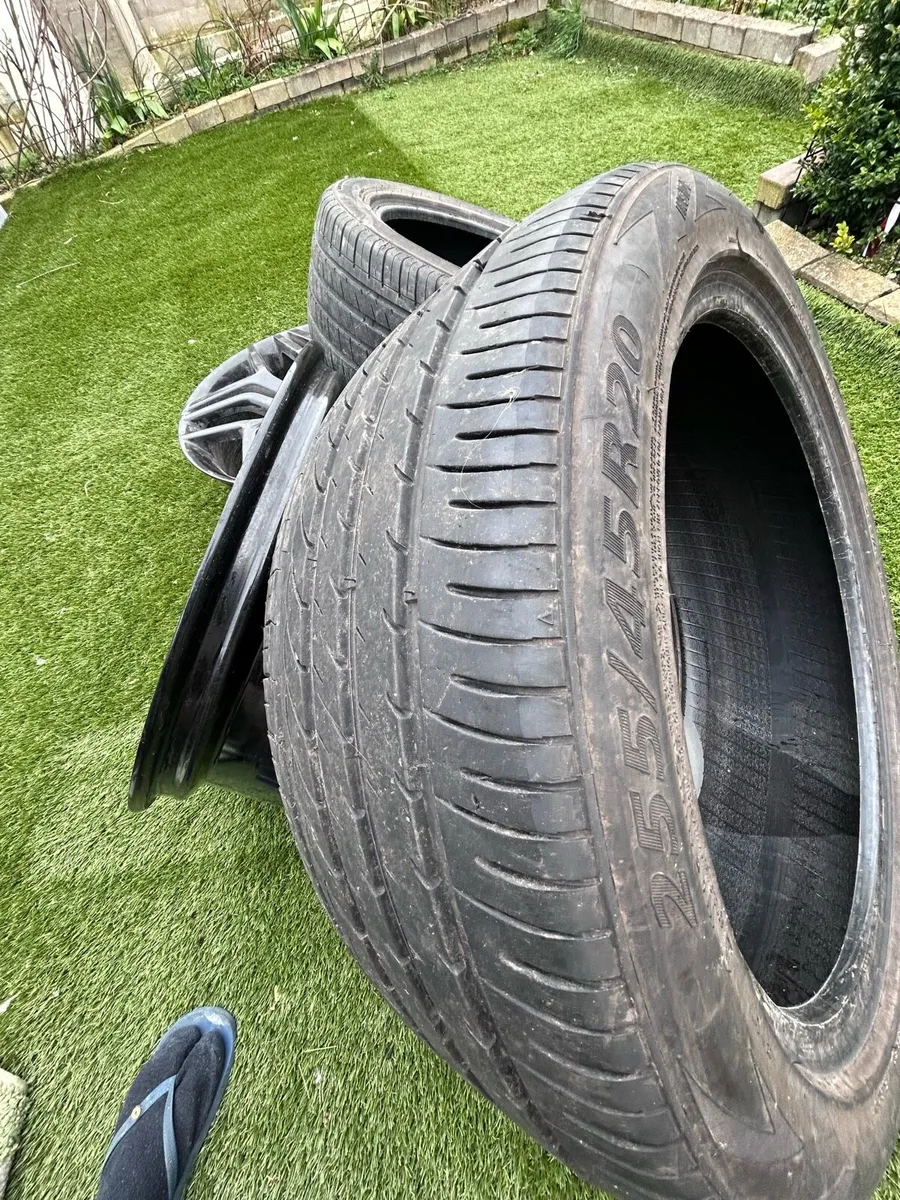 Alloy wheell with tyre 20 inches - Image 3