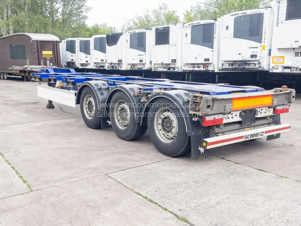 2023 SCHMITZ CARGOBULL SKELETAL TRAILER - Image 4