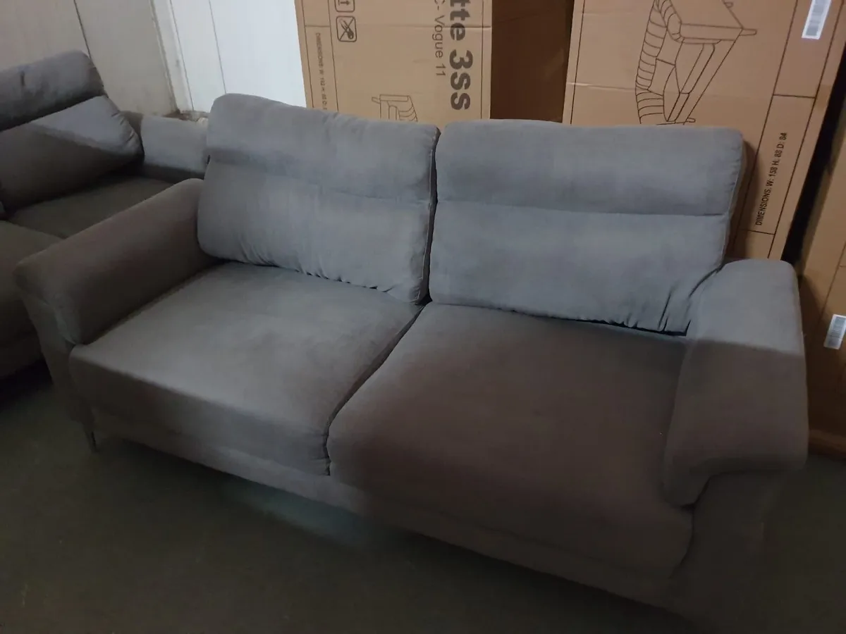 3 + 2 suite furniture - Image 2