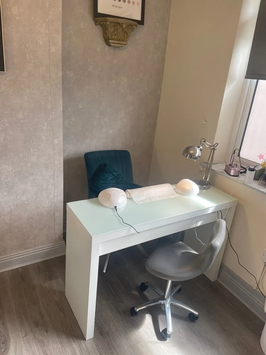 Nail table for rent - Image 3