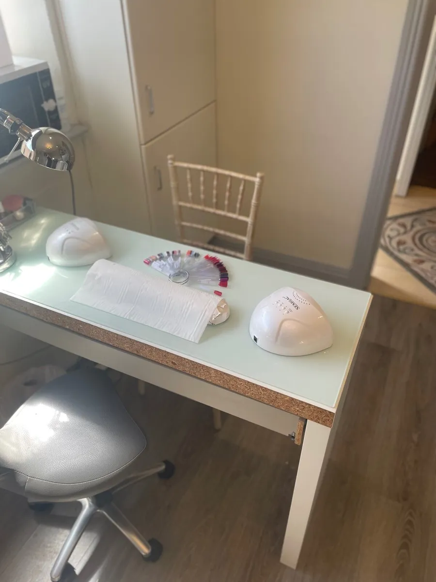 Nail table for rent - Image 2