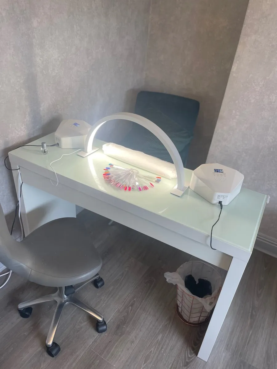 Nail table for rent - Image 4