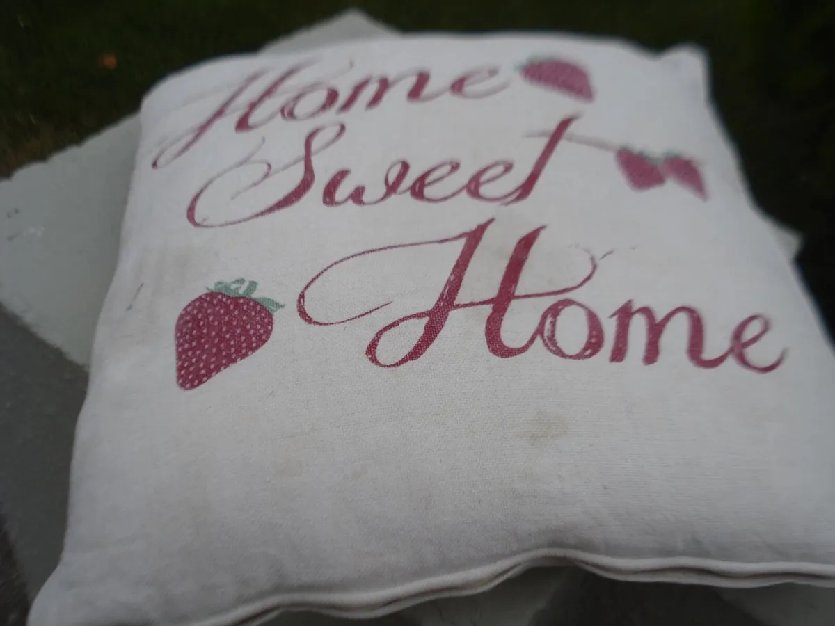HOME SWEET HOME CUSHIONS. - Image 3