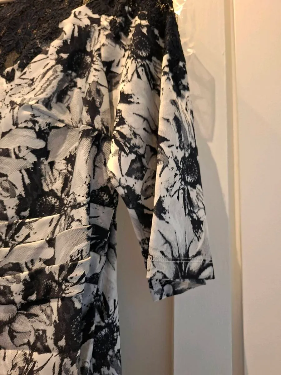 Full wedding  outfit - Image 2