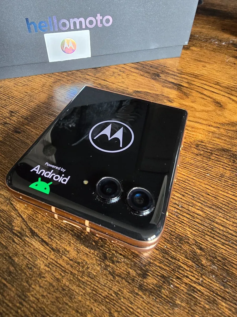 Motorola Razr 50 Ultra 12/512GB Unlocked Incl tag - Image 3