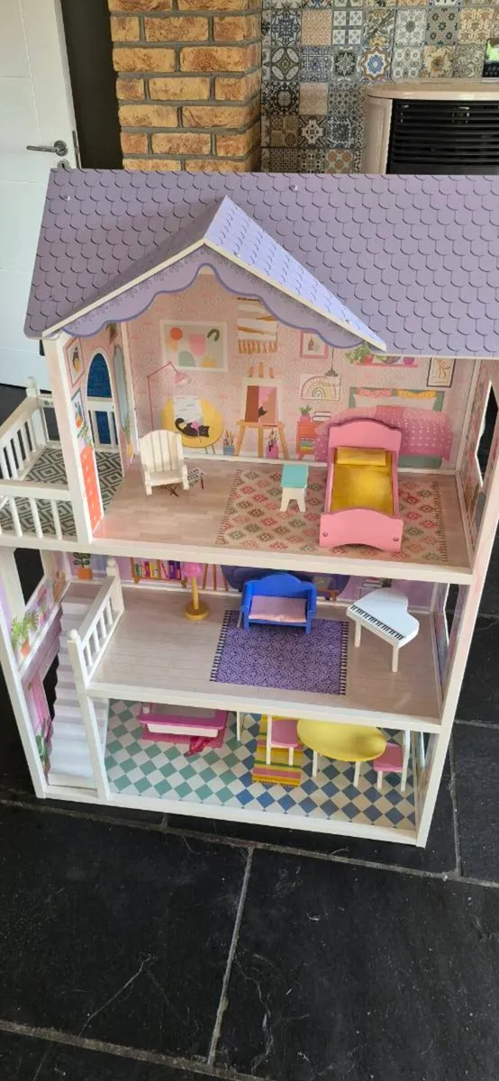 Dolls house - Image 1
