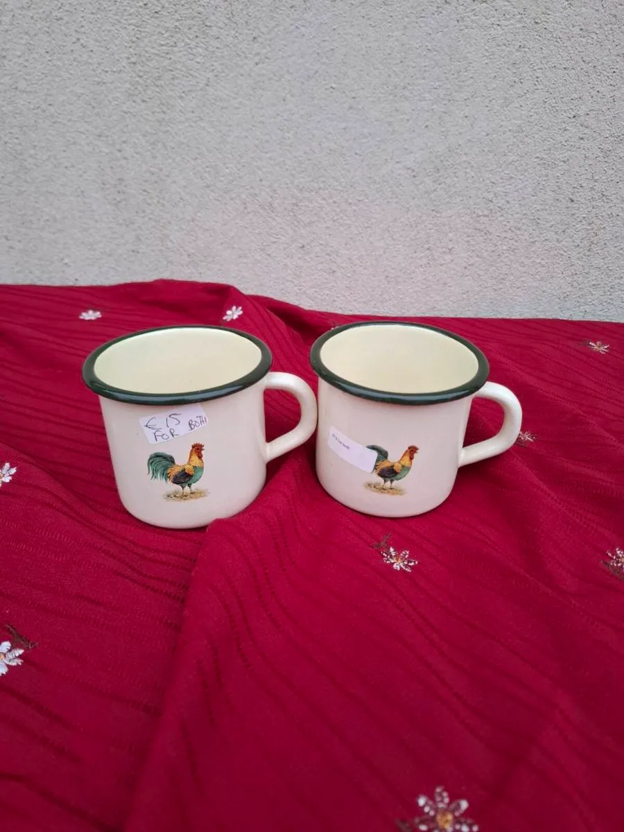 Duo chicken enamel cups postage possible - Image 1