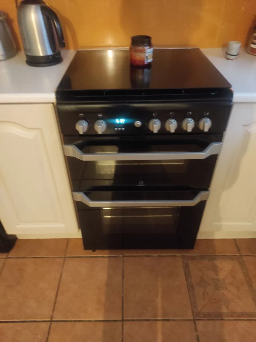 Indesit gas cooker   mint condition for sale