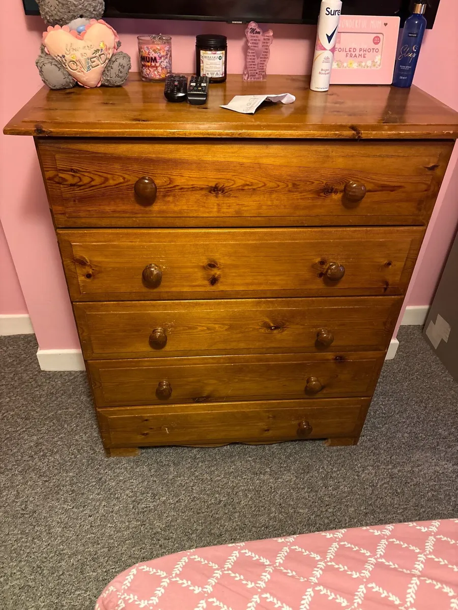 Chest of drawers. In excellent condition