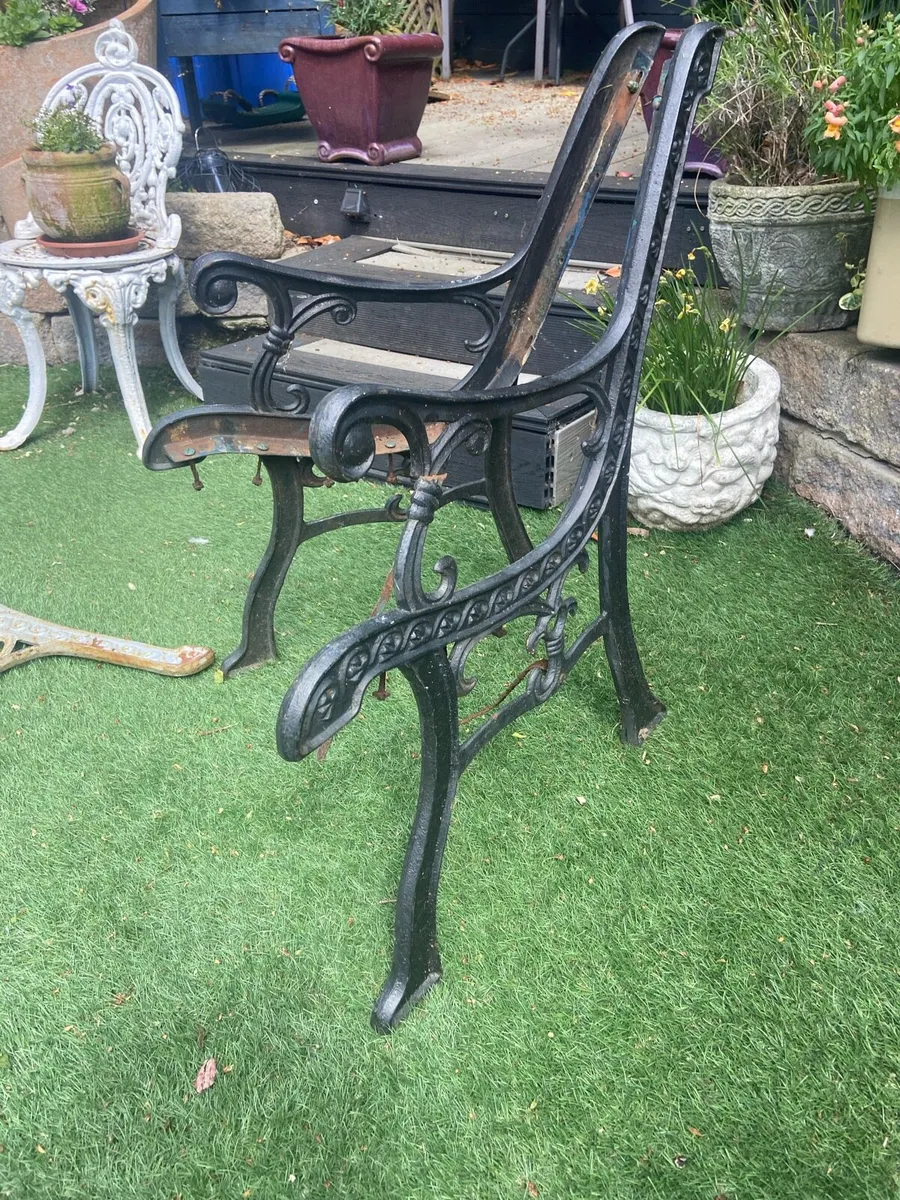 Cast iron bench. - Image 3