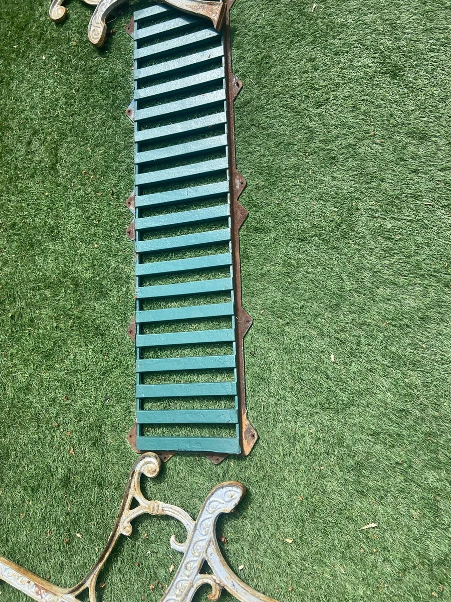 Cast iron bench. - Image 4