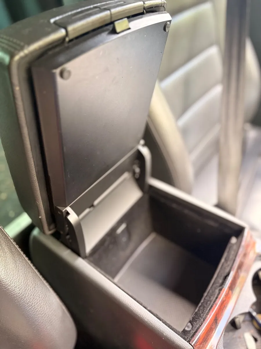 Volkswagen Touareg 2008 - Image 3