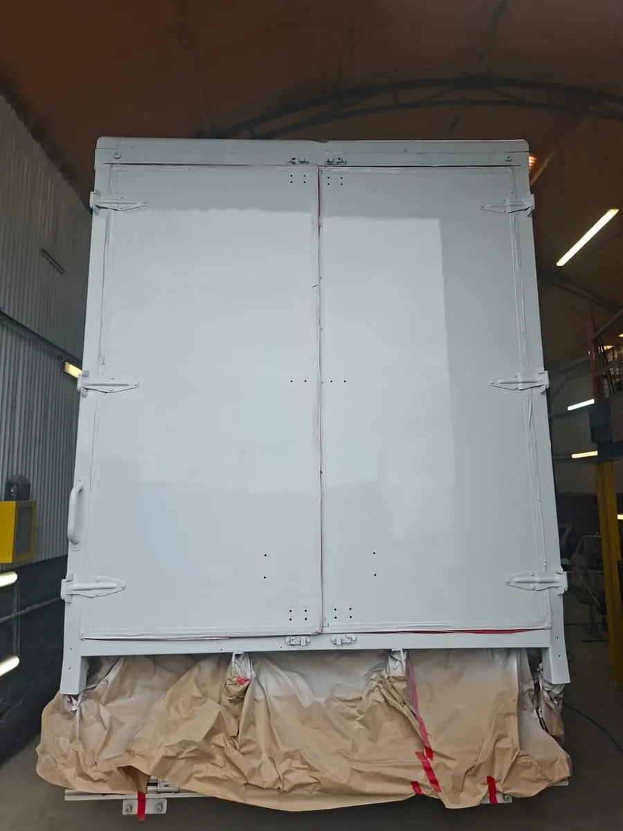 Spray Painting Truck Trailer Buses Plant Machinery - Image 3