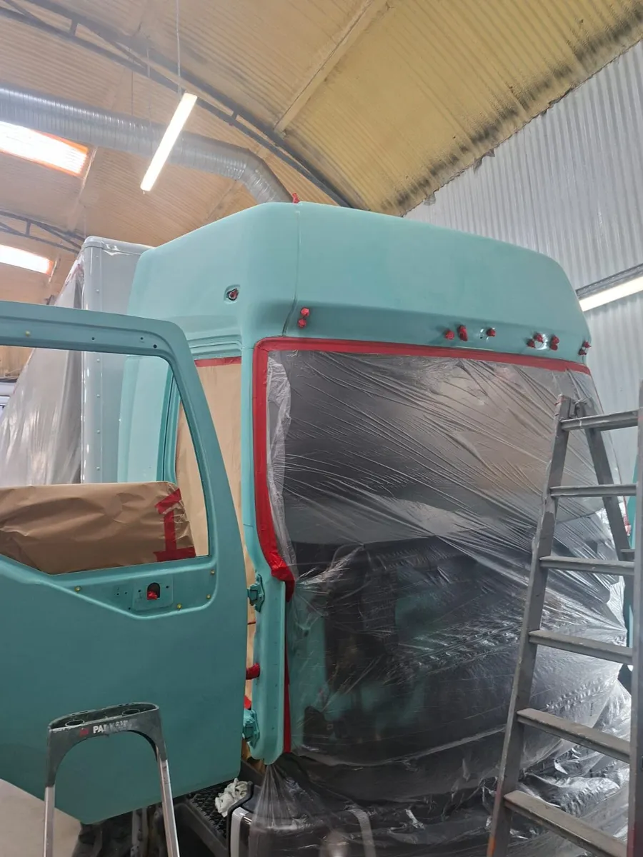 Spray Painting Truck Trailer Buses Plant Machinery - Image 1