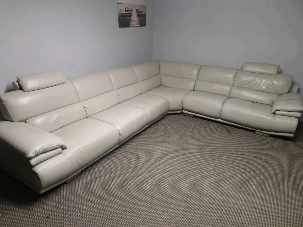 Corner sofa - Image 1