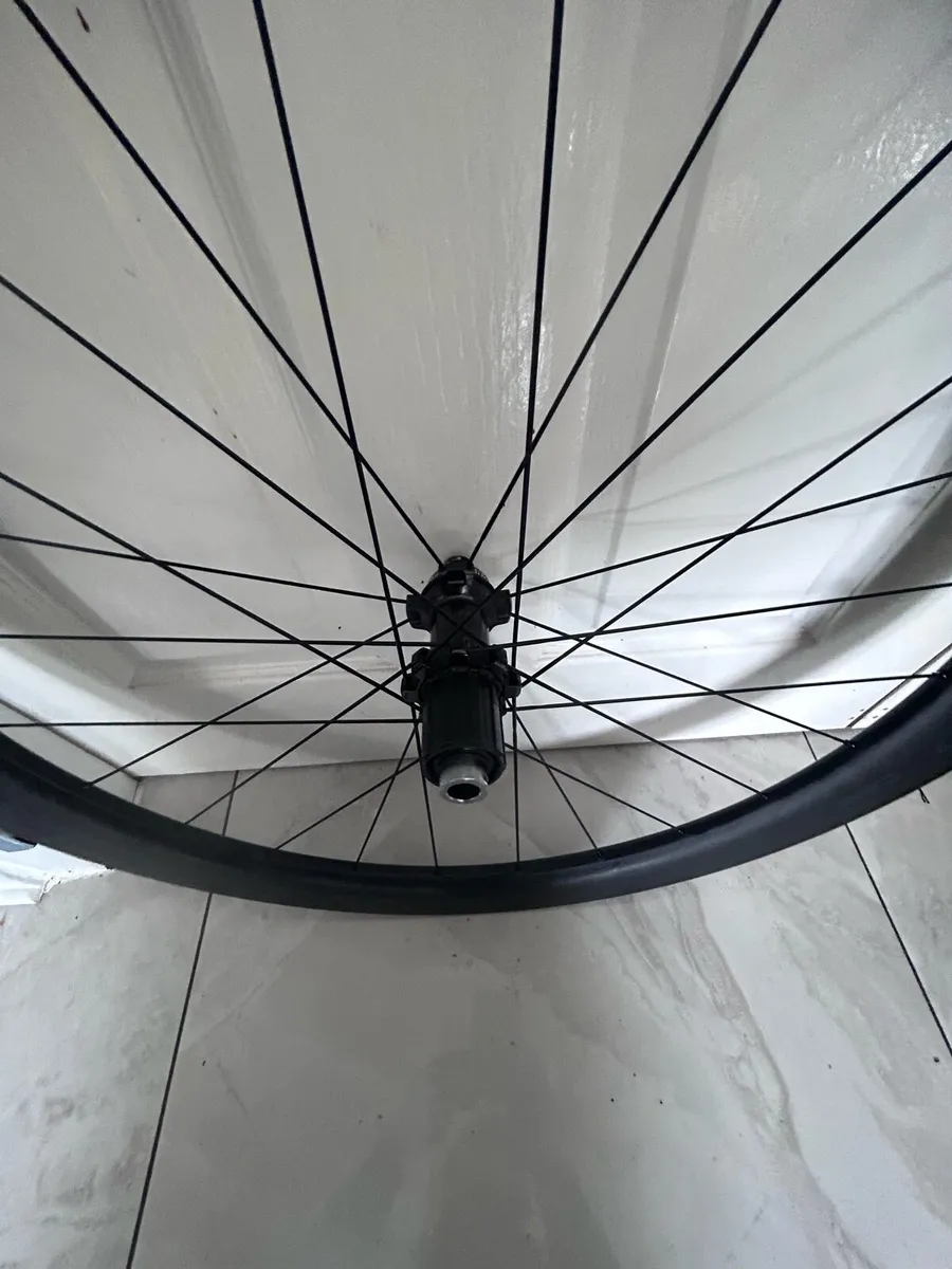 Shimano Ultegra C60 Carbon Wheel 11-12 speed comp - Image 4