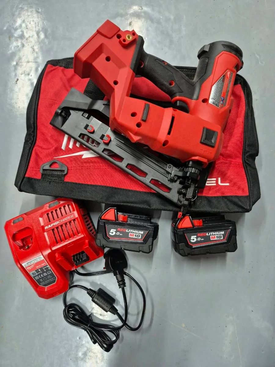 Milwaukee M18 Fuel 16 Gauge 2nd Fix Nail Gun Kit - Image 3