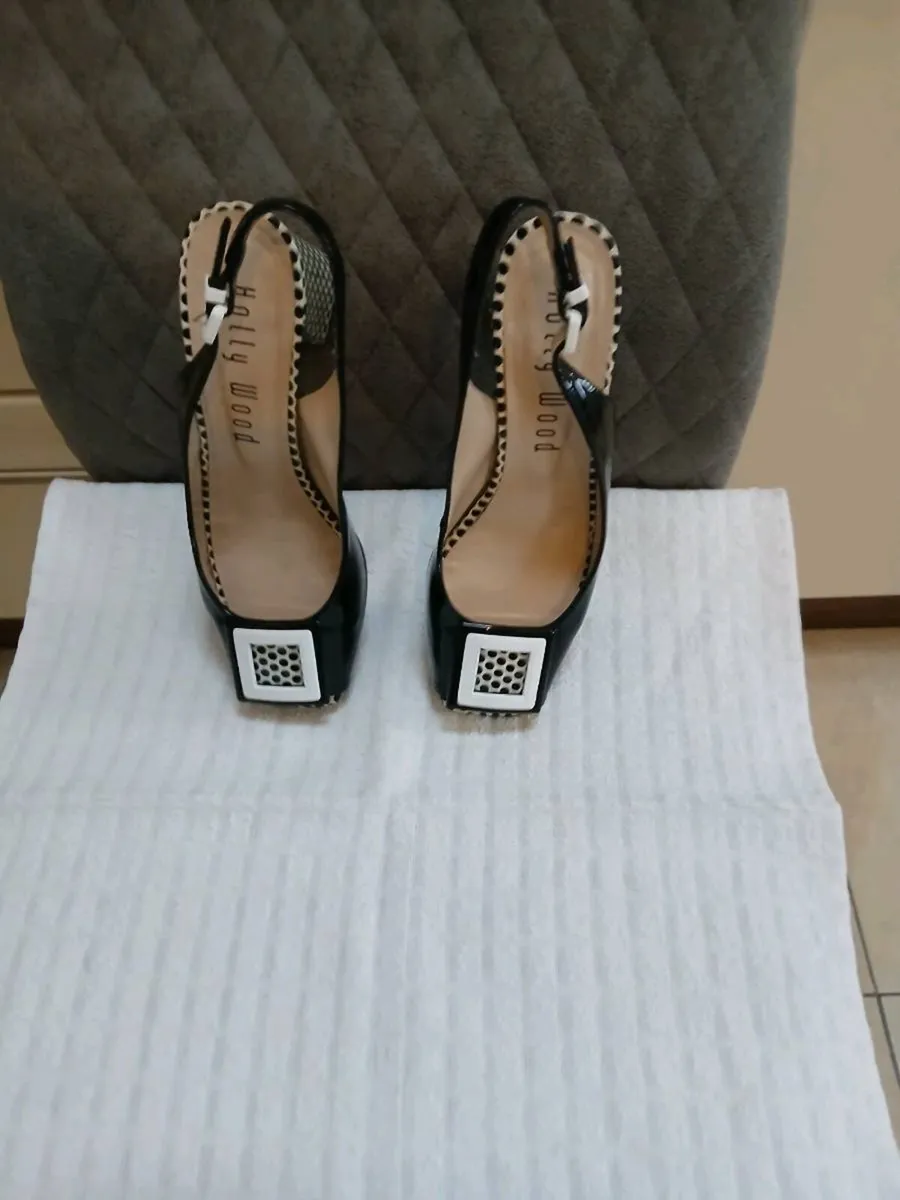 LADIES SHOES NEW - Image 1